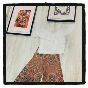 Soft sexy,, fabulous Storee Off The Shoulder Top 